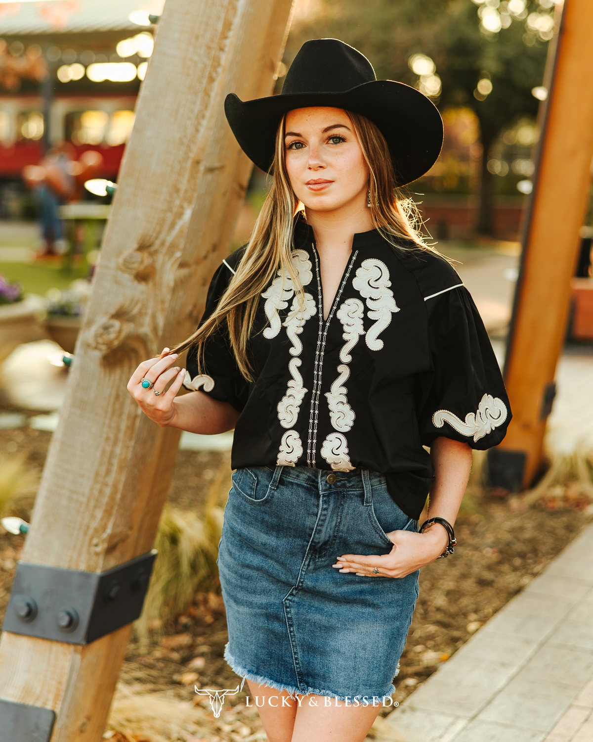 Classic Western Unfinished Hem Mid Wash Skirt